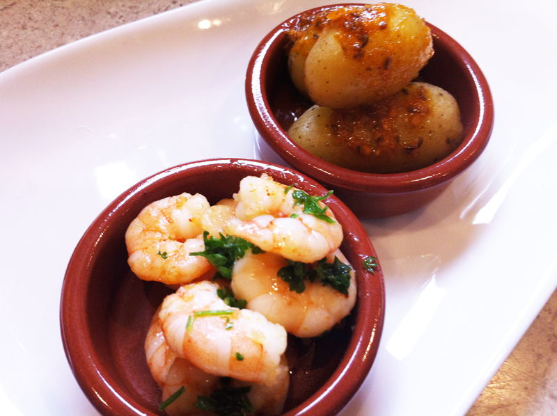 Tapas Teil 2: Garnelen mit Knoblauch und Kartoffeln mit Mojosauce