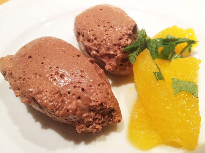 neue-ess-klasse: Schokoladen/Granatapfel-Mousse mit Orangenfilets