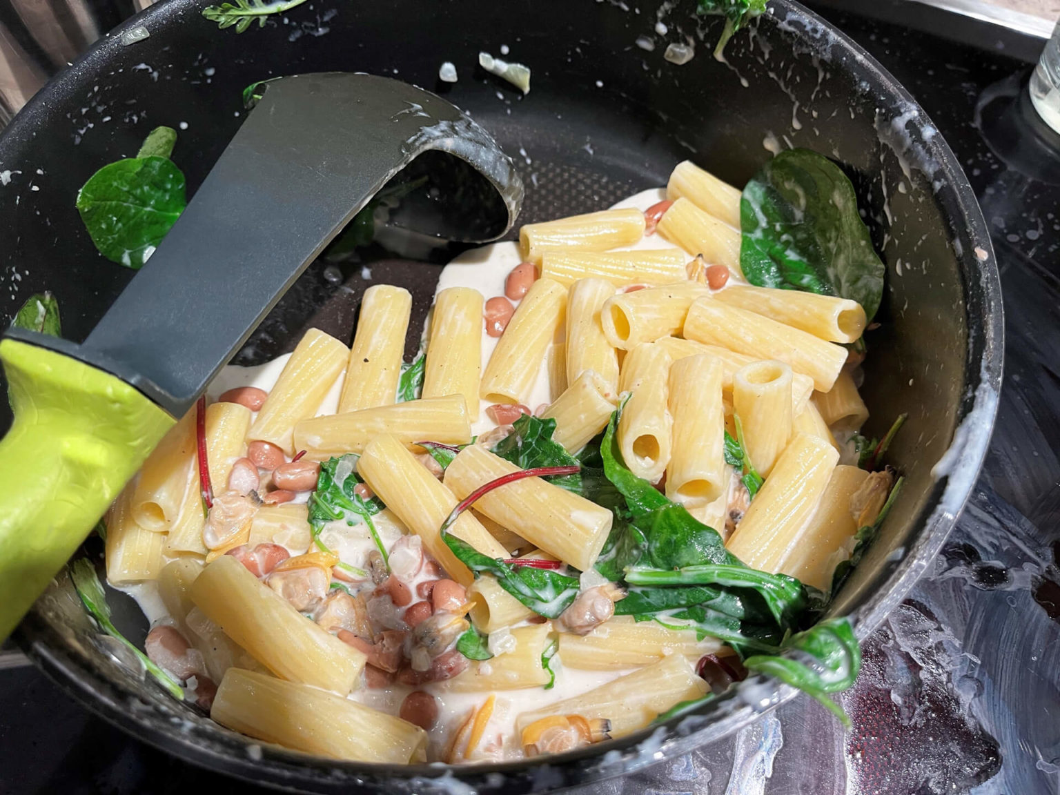 Penne mit Bohnen, Muscheln und Spinat • Blanda's Penne mit Bohnen, Muscheln und Spinat • Blanda's